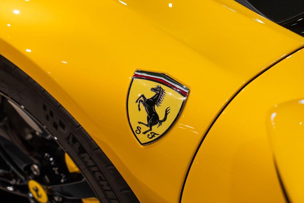 http://www.koenigseggchicago.com/galleria_images/88/88_p12_l.jpg