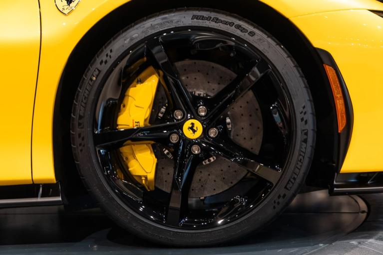 http://www.koenigseggchicago.com/galleria_images/88/88_p16_f.jpg