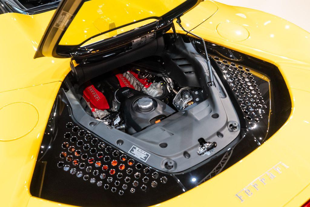 http://www.koenigseggchicago.com/galleria_images/88/88_p17_l.jpg