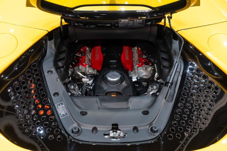 http://www.koenigseggchicago.com/galleria_images/88/88_p18_f.jpg