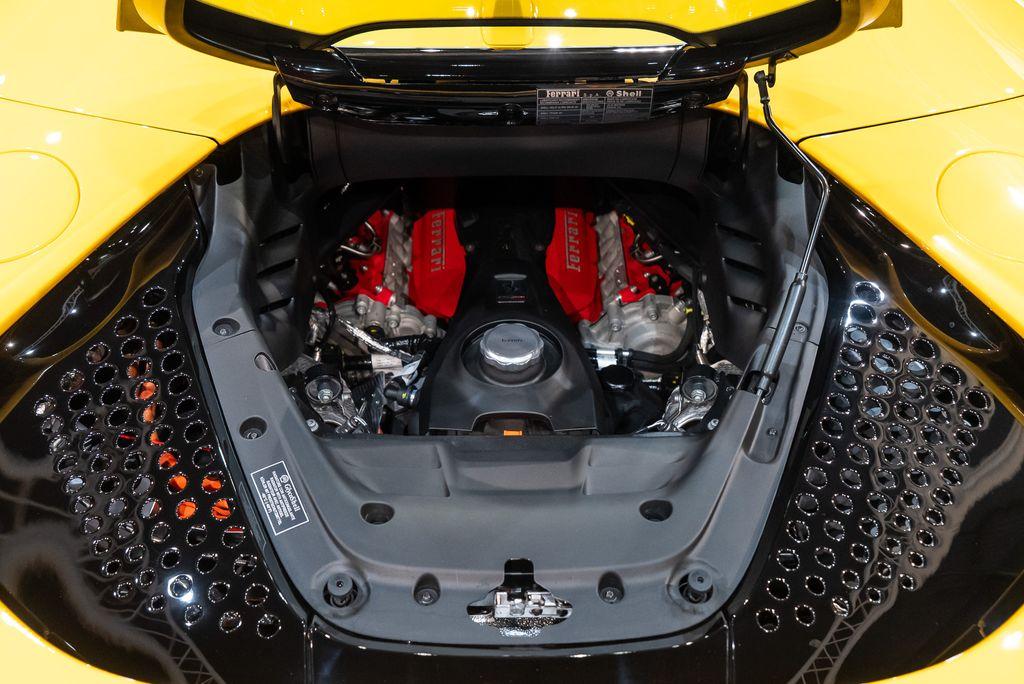 http://www.koenigseggchicago.com/galleria_images/88/88_p18_l.jpg