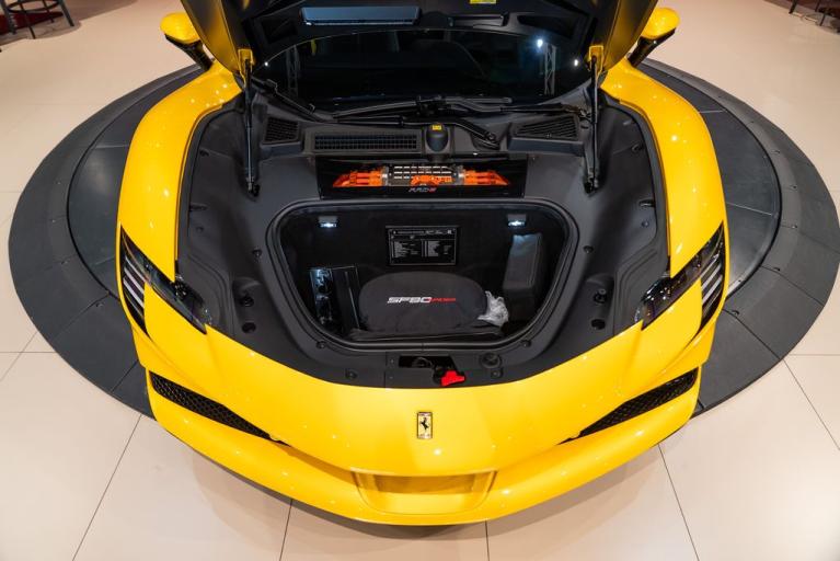 http://www.koenigseggchicago.com/galleria_images/88/88_p20_f.jpg