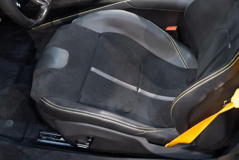 http://www.koenigseggchicago.com/galleria_images/88/88_p25_f.jpg