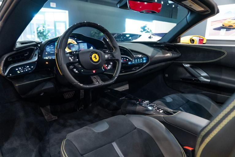 http://www.koenigseggchicago.com/galleria_images/88/88_p26_f.jpg