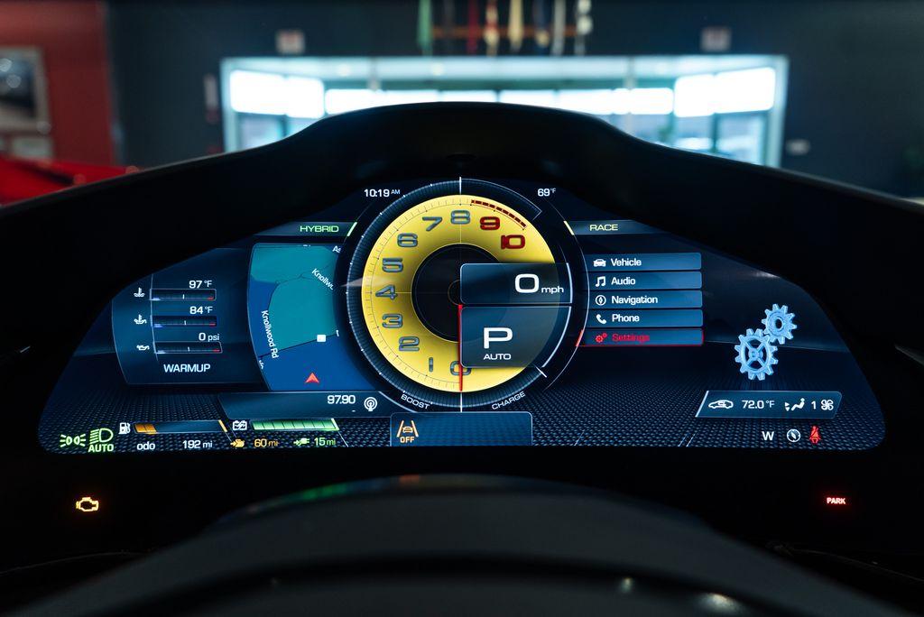 http://www.koenigseggchicago.com/galleria_images/88/88_p27_l.jpg