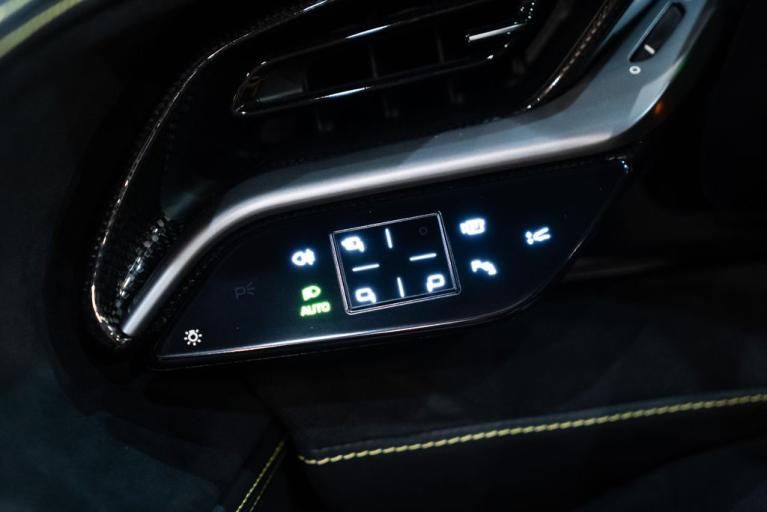 http://www.koenigseggchicago.com/galleria_images/88/88_p31_f.jpg