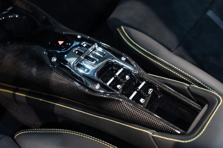 http://www.koenigseggchicago.com/galleria_images/88/88_p36_f.jpg