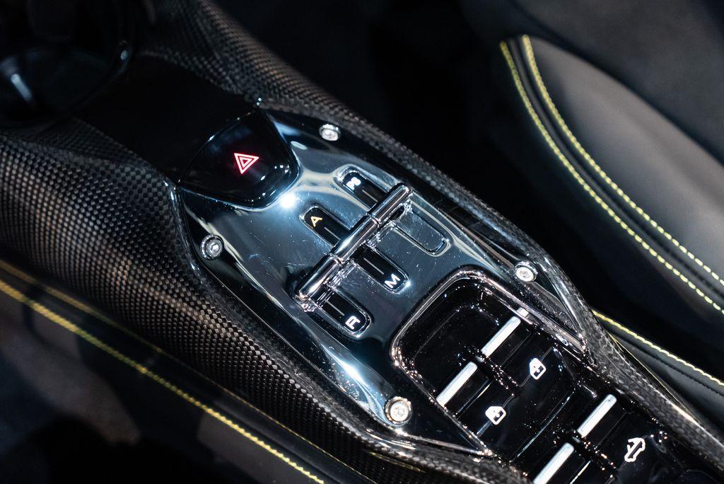 http://www.koenigseggchicago.com/galleria_images/88/88_p37_l.jpg