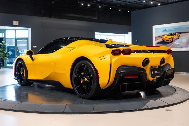 http://www.koenigseggchicago.com/galleria_images/88/88_p44_f.jpg