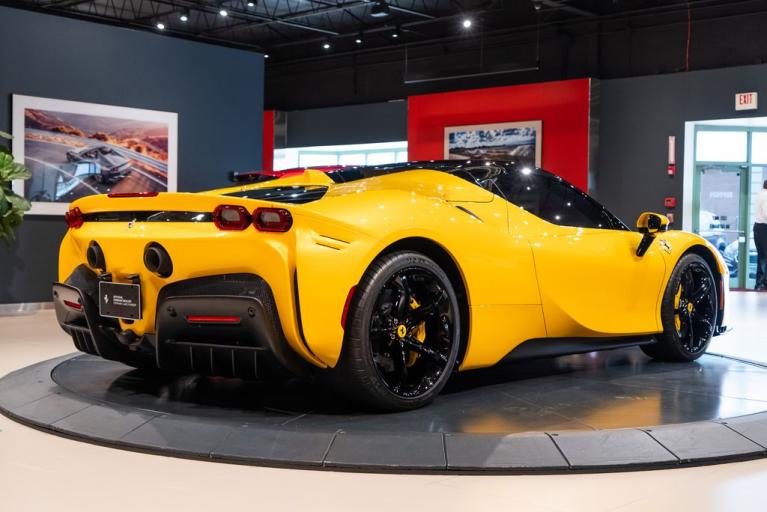 http://www.koenigseggchicago.com/galleria_images/88/88_p45_f.jpg