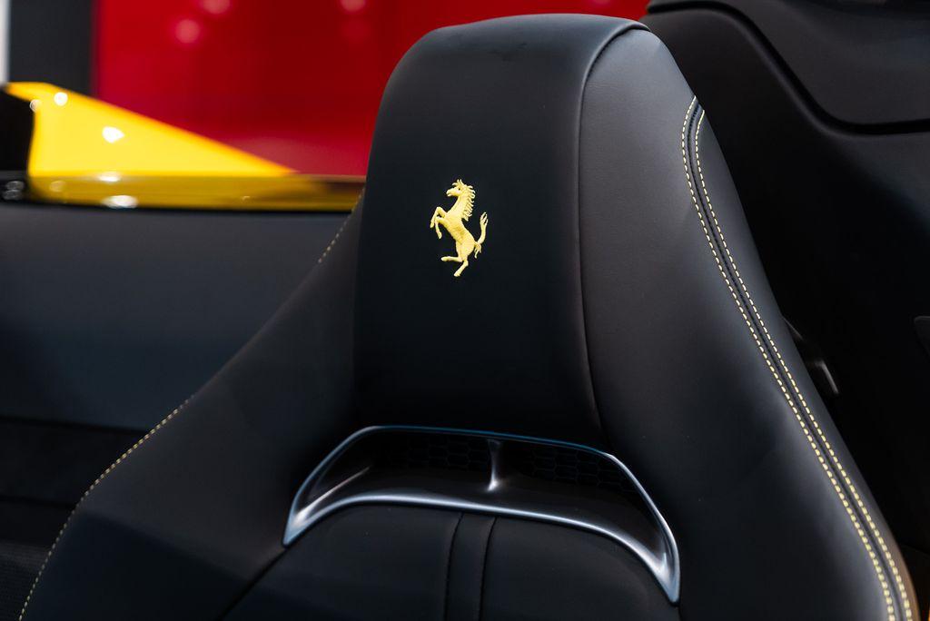 http://www.koenigseggchicago.com/galleria_images/88/88_p6_l.jpg