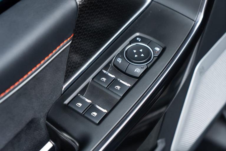 http://www.koenigseggchicago.com/galleria_images/89/89_p25_f.jpg