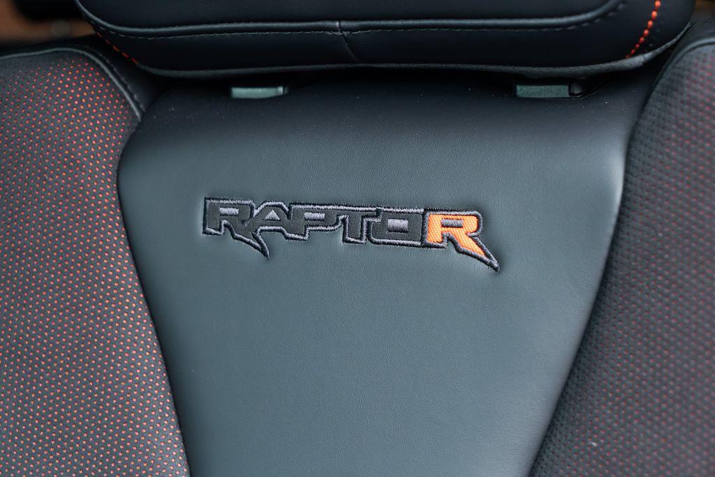 http://www.koenigseggchicago.com/galleria_images/89/89_p27_l.jpg
