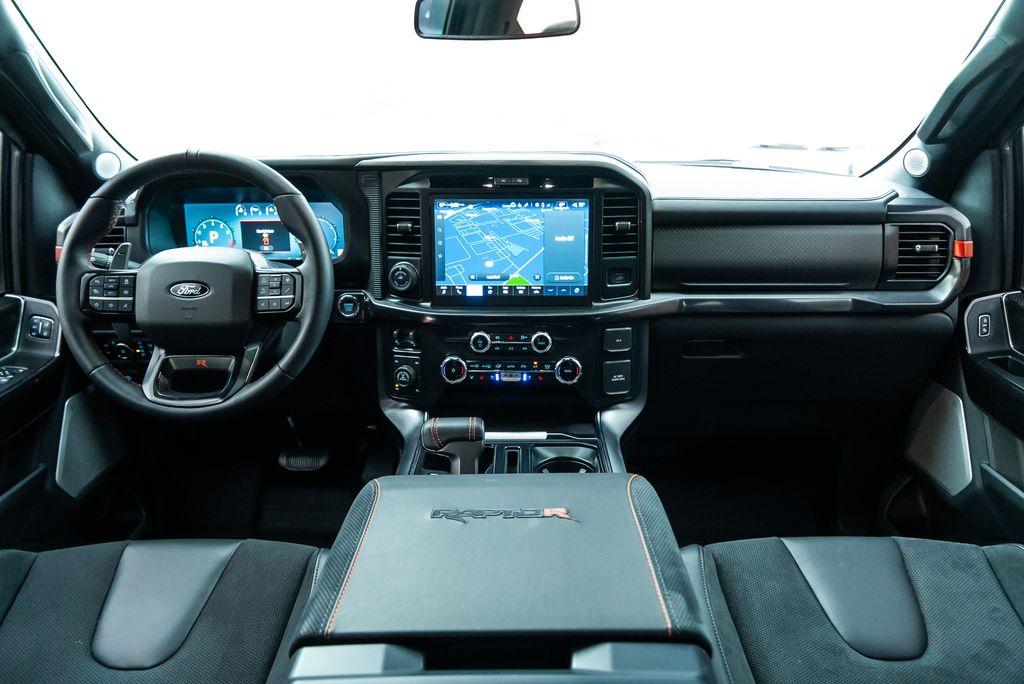 http://www.koenigseggchicago.com/galleria_images/89/89_p50_l.jpg