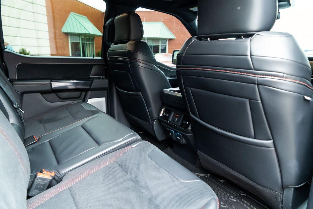 http://www.koenigseggchicago.com/galleria_images/89/89_p57_l.jpg