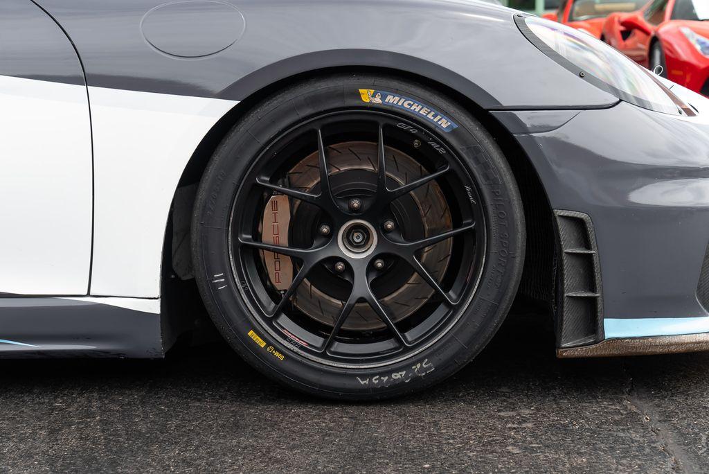 http://www.koenigseggchicago.com/galleria_images/90/90_p13_l.jpg