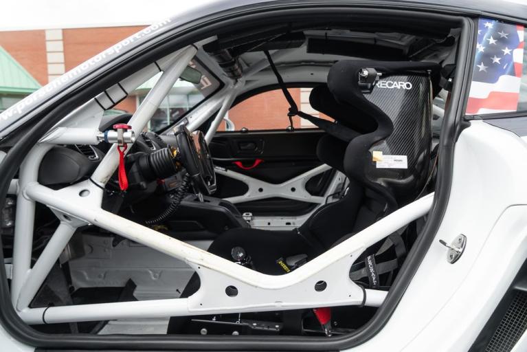 http://www.koenigseggchicago.com/galleria_images/90/90_p16_f.jpg