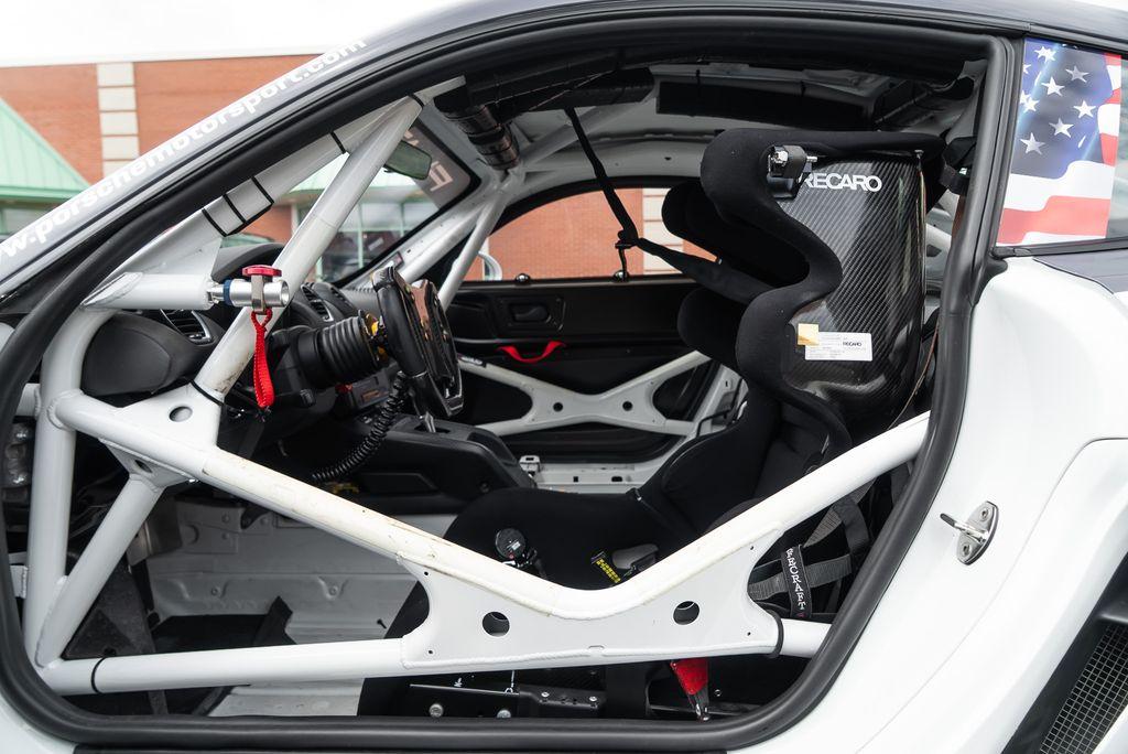 http://www.koenigseggchicago.com/galleria_images/90/90_p16_l.jpg
