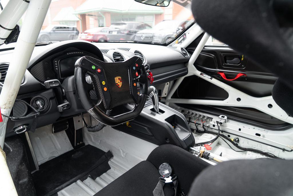 http://www.koenigseggchicago.com/galleria_images/90/90_p17_l.jpg
