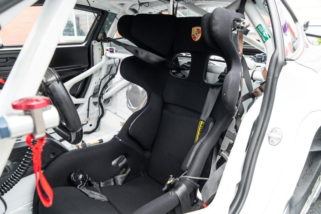 http://www.koenigseggchicago.com/galleria_images/90/90_p18_l.jpg
