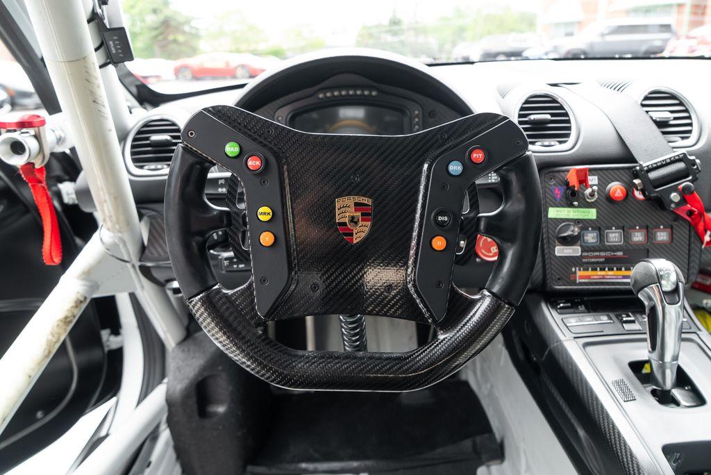 http://www.koenigseggchicago.com/galleria_images/90/90_p22_l.jpg