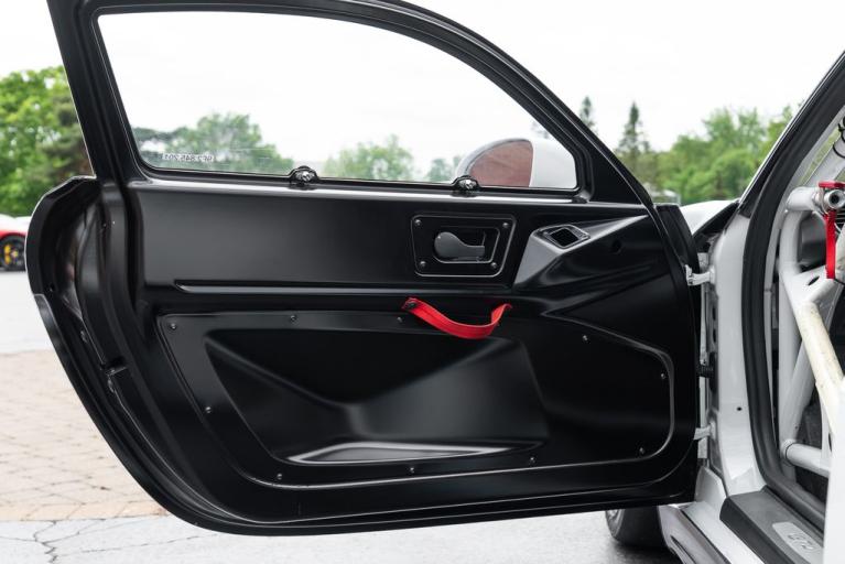 http://www.koenigseggchicago.com/galleria_images/90/90_p23_f.jpg