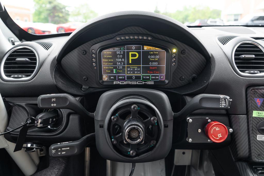 http://www.koenigseggchicago.com/galleria_images/90/90_p31_l.jpg