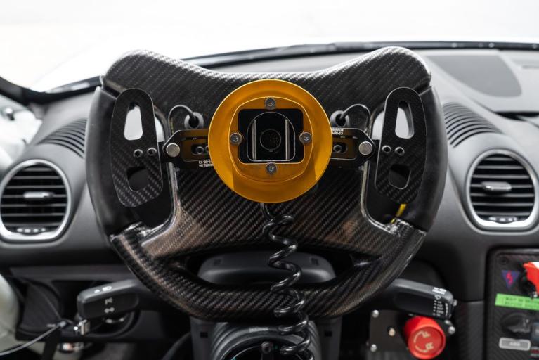 http://www.koenigseggchicago.com/galleria_images/90/90_p32_f.jpg