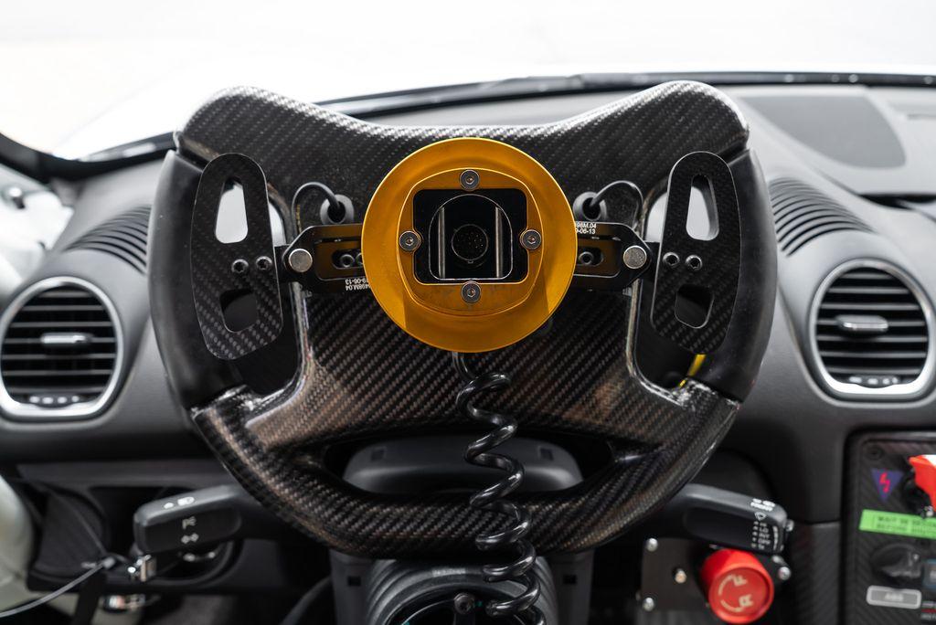 http://www.koenigseggchicago.com/galleria_images/90/90_p32_l.jpg