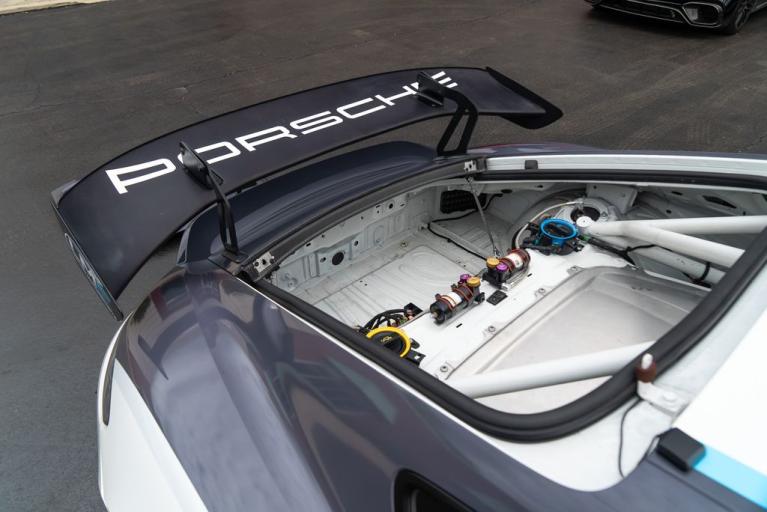 http://www.koenigseggchicago.com/galleria_images/90/90_p56_f.jpg