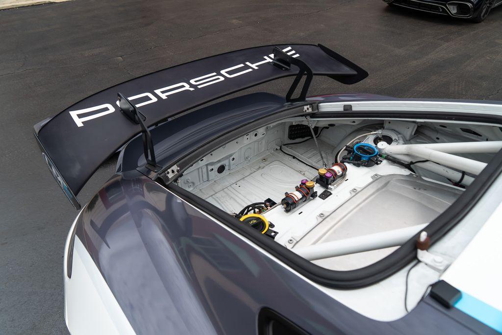 http://www.koenigseggchicago.com/galleria_images/90/90_p56_l.jpg