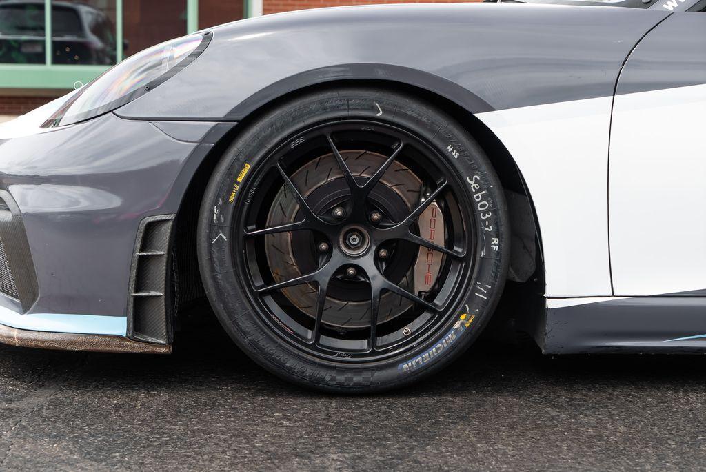 http://www.koenigseggchicago.com/galleria_images/90/90_p58_l.jpg