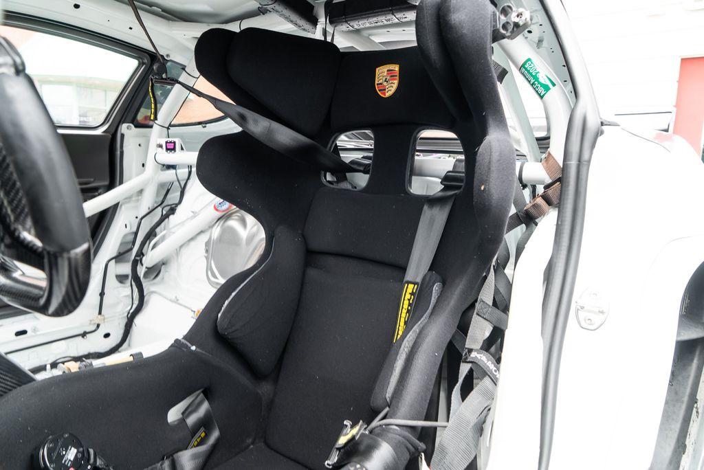 http://www.koenigseggchicago.com/galleria_images/90/90_p5_l.jpg