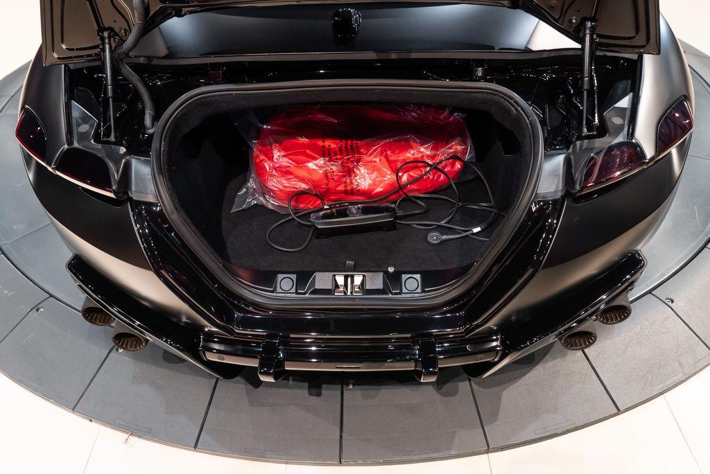 http://www.koenigseggchicago.com/galleria_images/92/92_p21_l.jpg