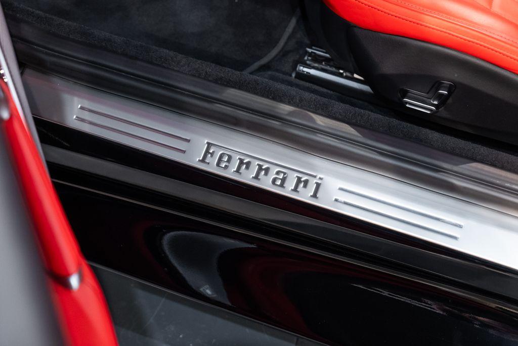 http://www.koenigseggchicago.com/galleria_images/92/92_p25_l.jpg