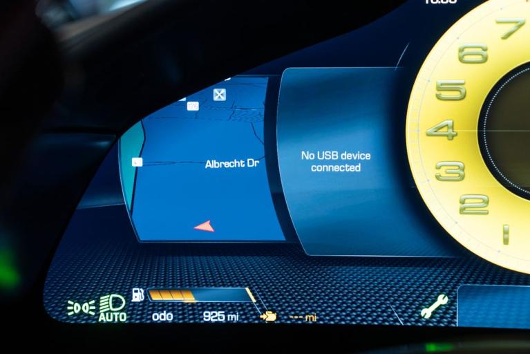 http://www.koenigseggchicago.com/galleria_images/92/92_p31_f.jpg