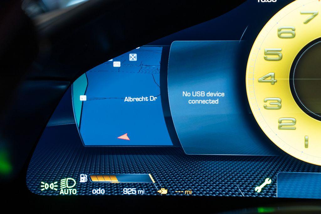 http://www.koenigseggchicago.com/galleria_images/92/92_p31_l.jpg