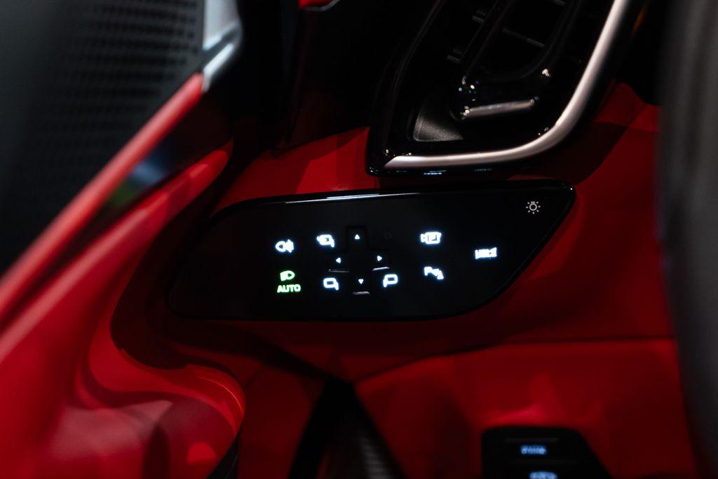 http://www.koenigseggchicago.com/galleria_images/92/92_p33_l.jpg
