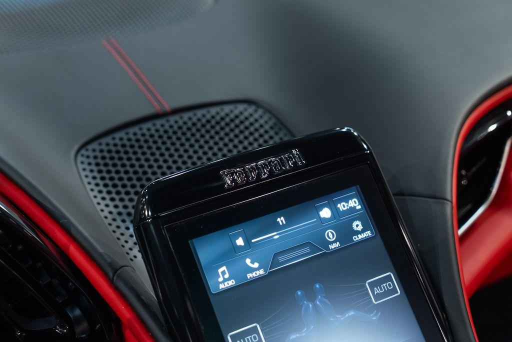 http://www.koenigseggchicago.com/galleria_images/92/92_p34_l.jpg