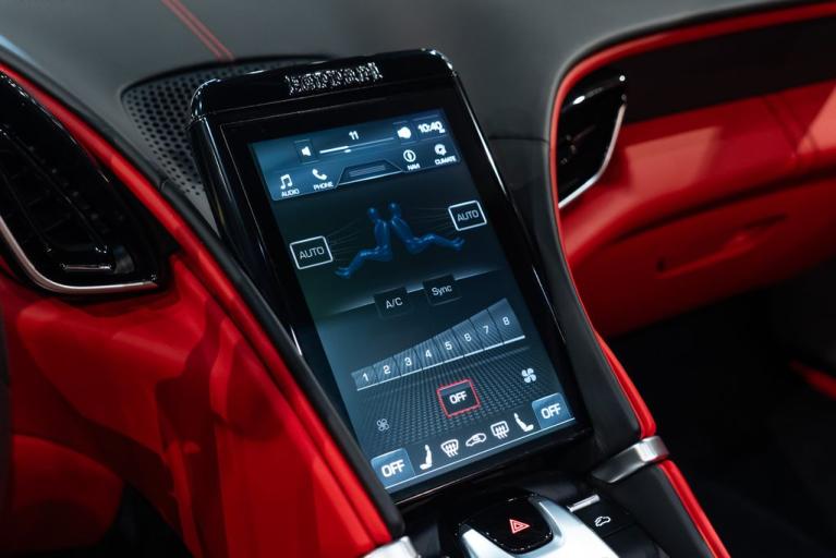 http://www.koenigseggchicago.com/galleria_images/92/92_p35_f.jpg