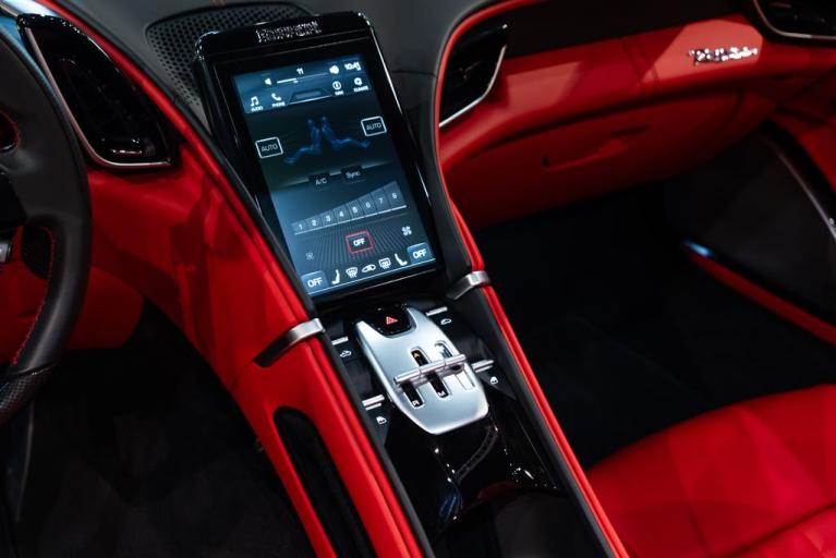 http://www.koenigseggchicago.com/galleria_images/92/92_p38_f.jpg