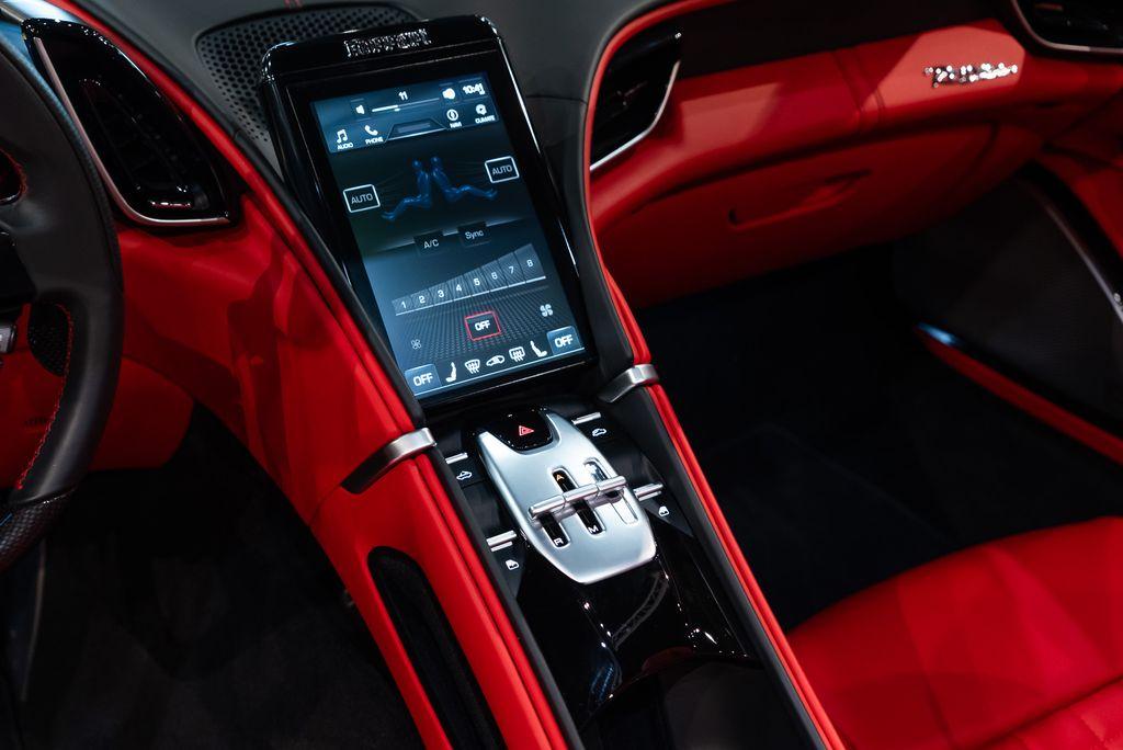 http://www.koenigseggchicago.com/galleria_images/92/92_p38_l.jpg
