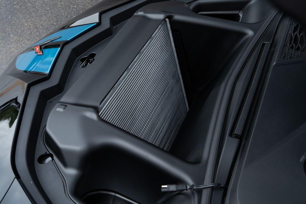 http://www.koenigseggchicago.com/galleria_images/94/94_p34_l.jpg