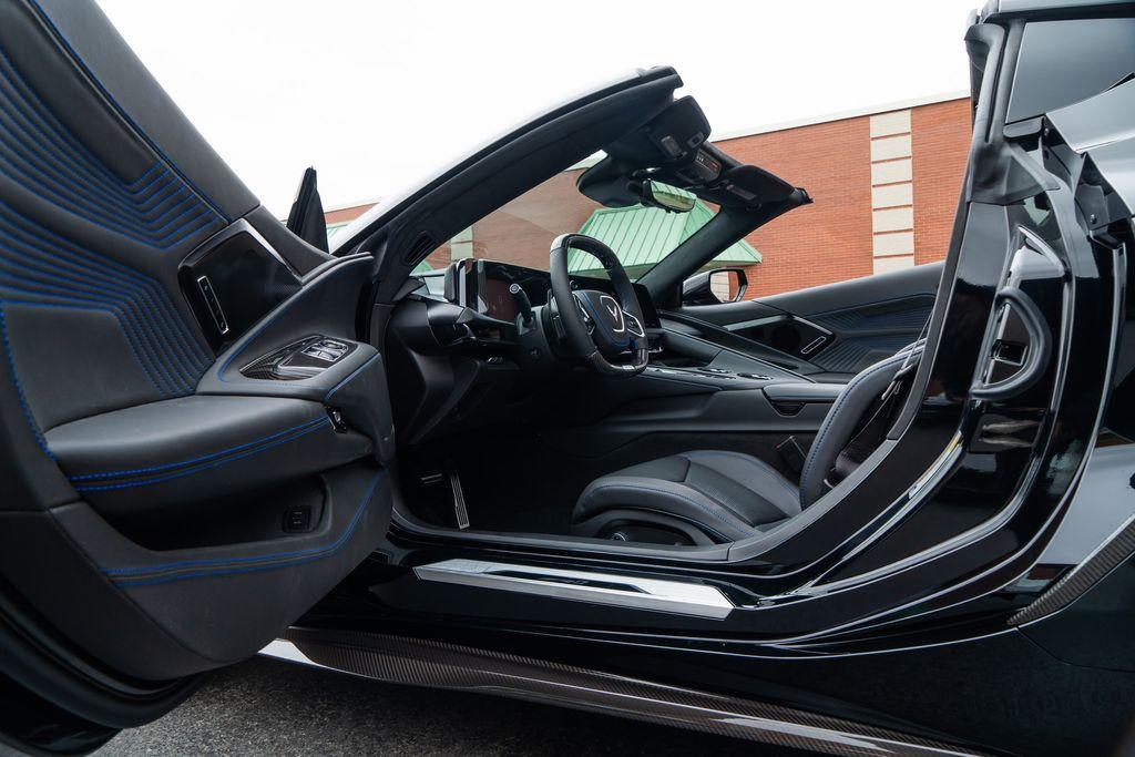http://www.koenigseggchicago.com/galleria_images/94/94_p35_l.jpg