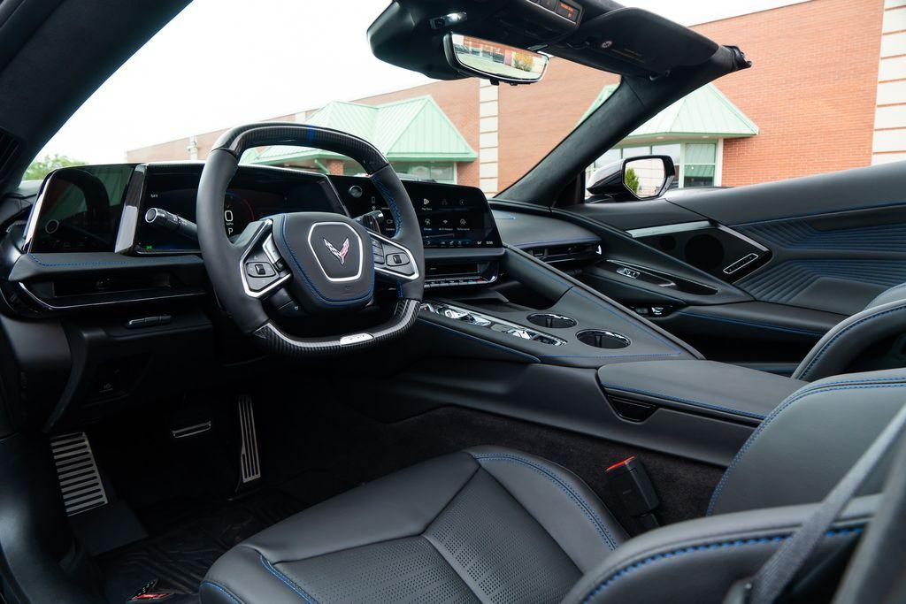 http://www.koenigseggchicago.com/galleria_images/94/94_p36_l.jpg