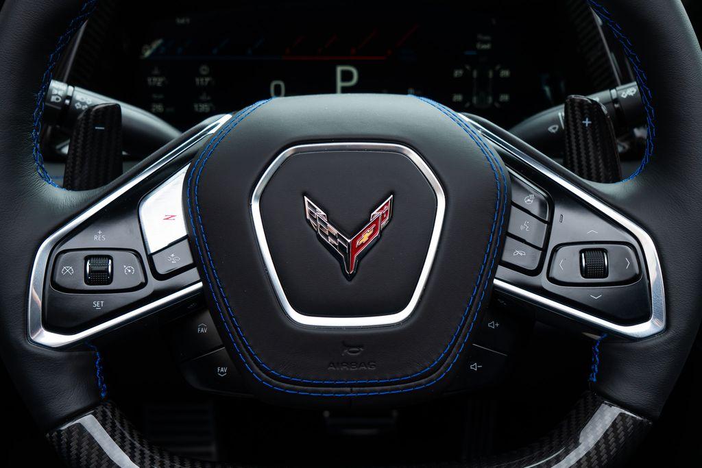 http://www.koenigseggchicago.com/galleria_images/94/94_p42_l.jpg