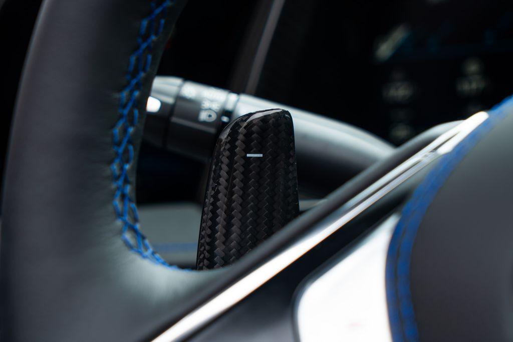 http://www.koenigseggchicago.com/galleria_images/94/94_p44_l.jpg