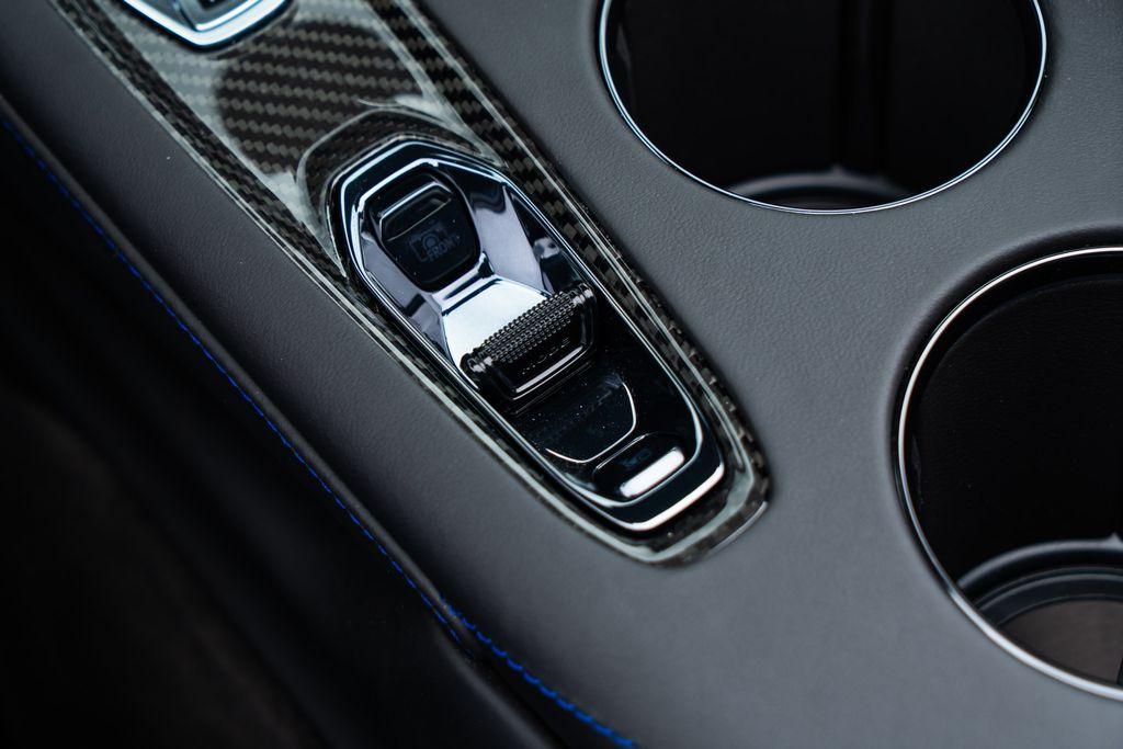 http://www.koenigseggchicago.com/galleria_images/94/94_p53_l.jpg