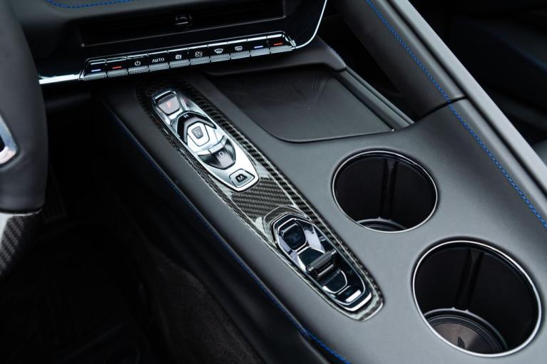 http://www.koenigseggchicago.com/galleria_images/94/94_p54_f.jpg