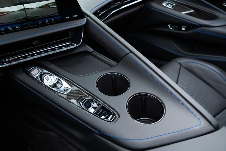 http://www.koenigseggchicago.com/galleria_images/94/94_p55_f.jpg